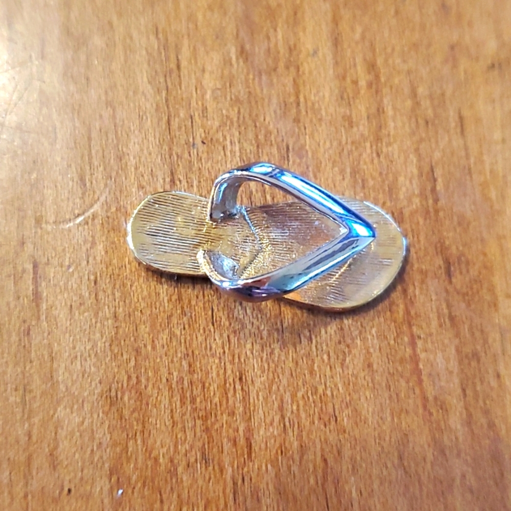 Lia Sohia Flip Flop pendant